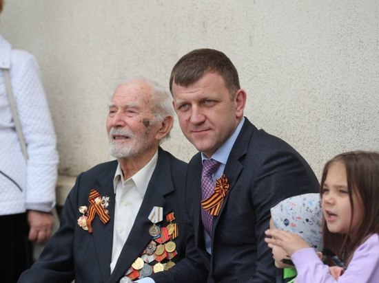 Глава Краснодара Евгений Наумов поздравил ветеранов с наступающим 9 Мая