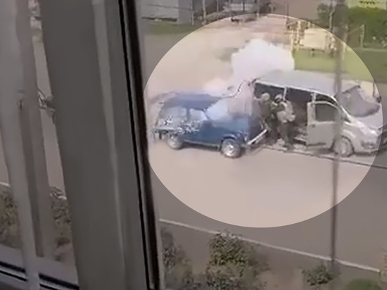 Россиянин взорвал бомбу во время штурма своей машины