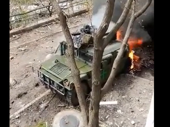 Военкоры «РВ» показали подбитый американский Hummer в Артемовске