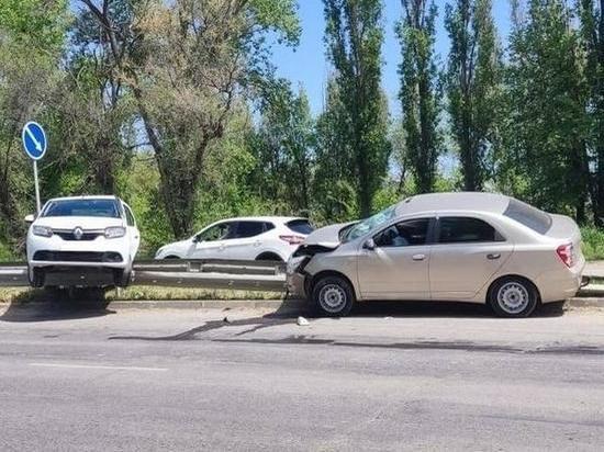 В Волгодонске водитель «Рено Логан» спровоцировал ДТП с тремя пострадавшими