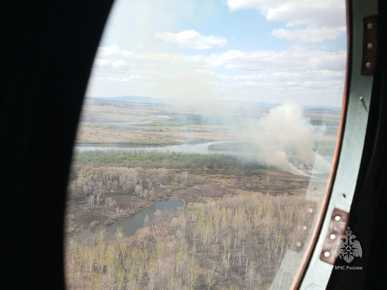 Для тушения природного пожара в Хабаровском районе задействовали вертолет