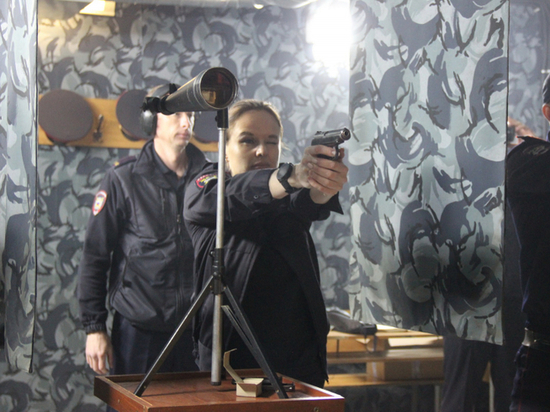 В Костроме прошли соревнования по стрельбе из пистолета среди работников МВД
