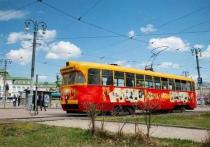 Трамвай, украшенный патриотической символикой, вышел на маршрут №1 в Хабаровске