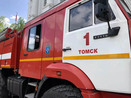 В Томске сгорел балкон многоэтажки на Фрунзе