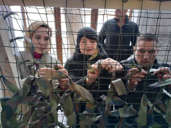 Семьи мобилизованных Кисловодска пригласили всех вязать маскировочные сети