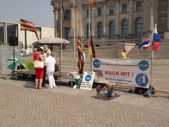 Административный суд Берлина снял запрет на демонстрацию российского флага 9 мая