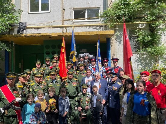 В Астрахани прошли персональные парады для ветеранов