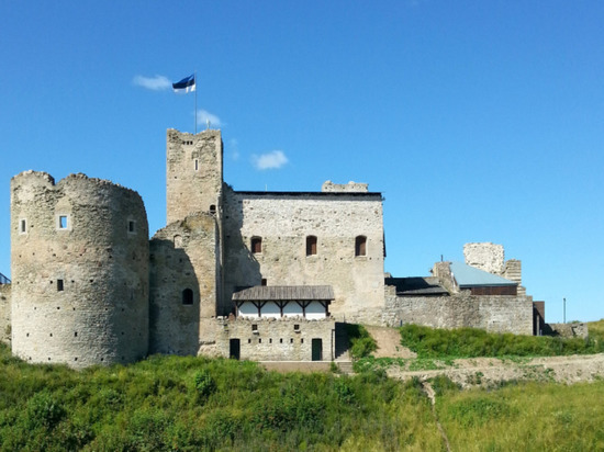 Эстония  в случае объявления войны сможет призвать 43700 военных, ополченцев и резервистов