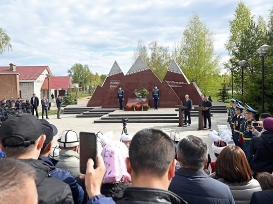 Президент Садыр Жапаров открыл мемориал воинам-кыргызстанцам