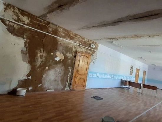 В Ярославской области одна из школ буквально гниет на глазах