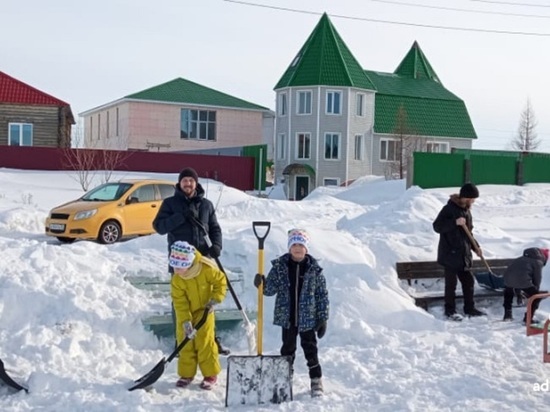 Активисты ТОСов Нарьян-Мара ко Дню Победы вышли на борьбу со снегом
