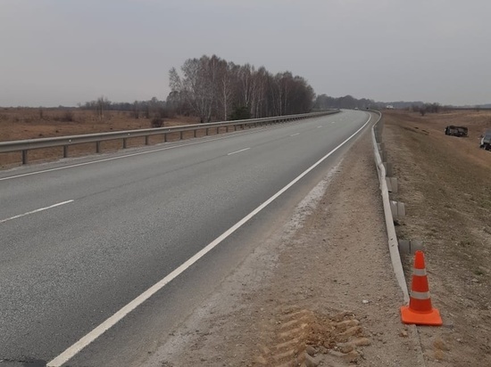 В Новосибирской области водитель погиб после столкновения машины с ограждением