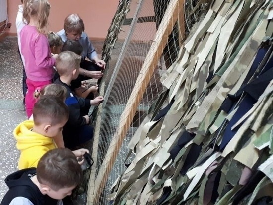 Посетители музея в Пятигорске сплетут маскировочные сети для бойцов СВО