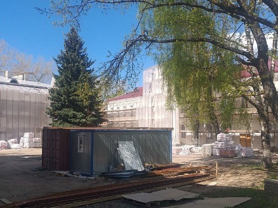 Надвратный корпус на подворье Псково-Печерского монастыря отреставрировали на 80%