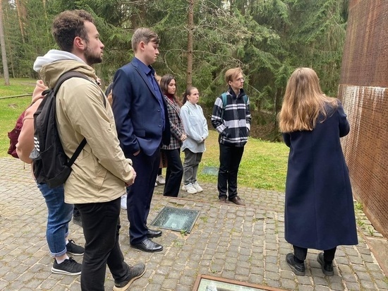 Студенты СмолГУ посетили  Мемориальный комплекс «Катынь»