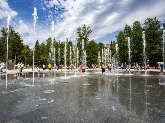 В Новосибирске 8 мая открыли светомузыкальный фонтан в Центральном парке