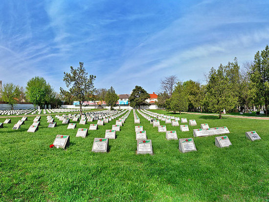 Как пенсионер борется за имена бойцов и спасение Симферопольского воинского кладбища