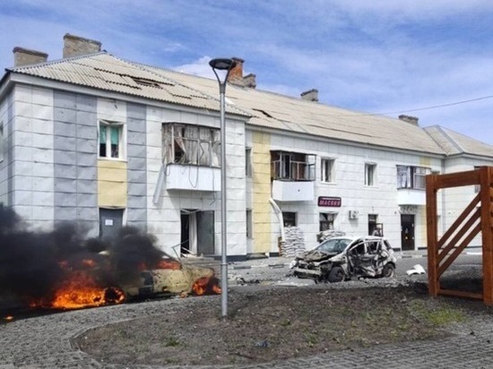 Снаряд ВСУ повредил многоквартирный дом и несколько авто в Шебекино Белгородской области
