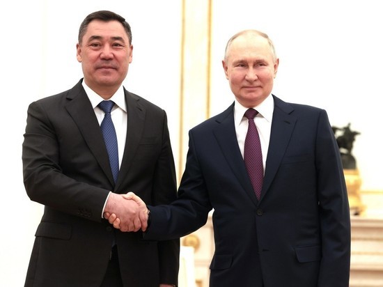 Путин принял предложение Жапарова посетить Киргизию в 2023 году