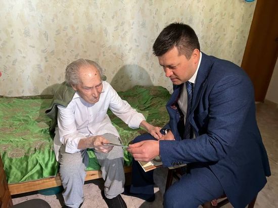 Ратмир Мавлиев поздравил ветеранов с днем Победы