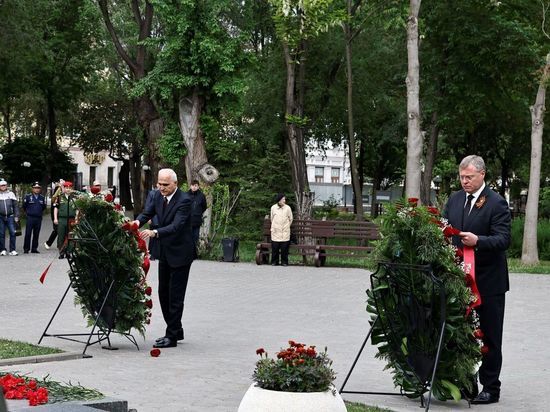 Игорь Бабушкин и заместитель премьер-министра Азербайджана почтили память павших солдат