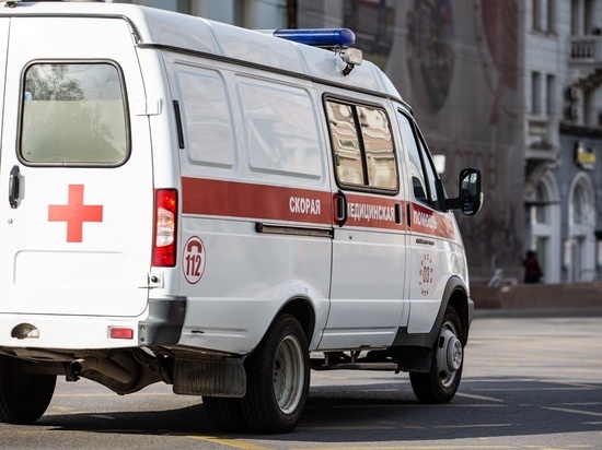 В Ростове в столкновении автобуса и легковушки пострадал водитель «Мерседеса Бенца»