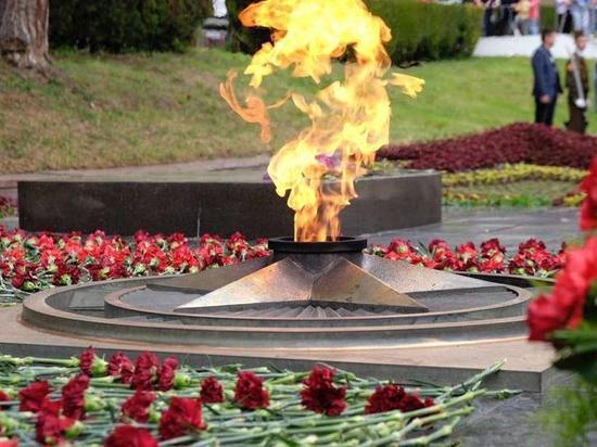 В Невинномысске зажглись 4 090 свечей – по числу погибших на войне горожан