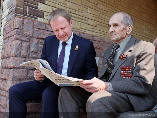 Губернатор Томенко побывал в гостях у ветерана ВОВ
