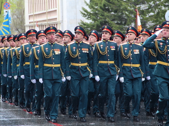 Участие приняли почти 3200 человек и около 90 единиц вооружения и техники