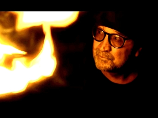 Рокер представил новую песню и клип "Похороны войны"