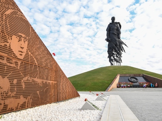У Ржевского мемориала в Тверской области начались торжества в честь 9 мая