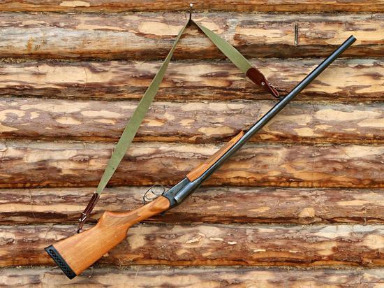 Охотник случайно выстрелил себе в живот в Бокситогорском районе