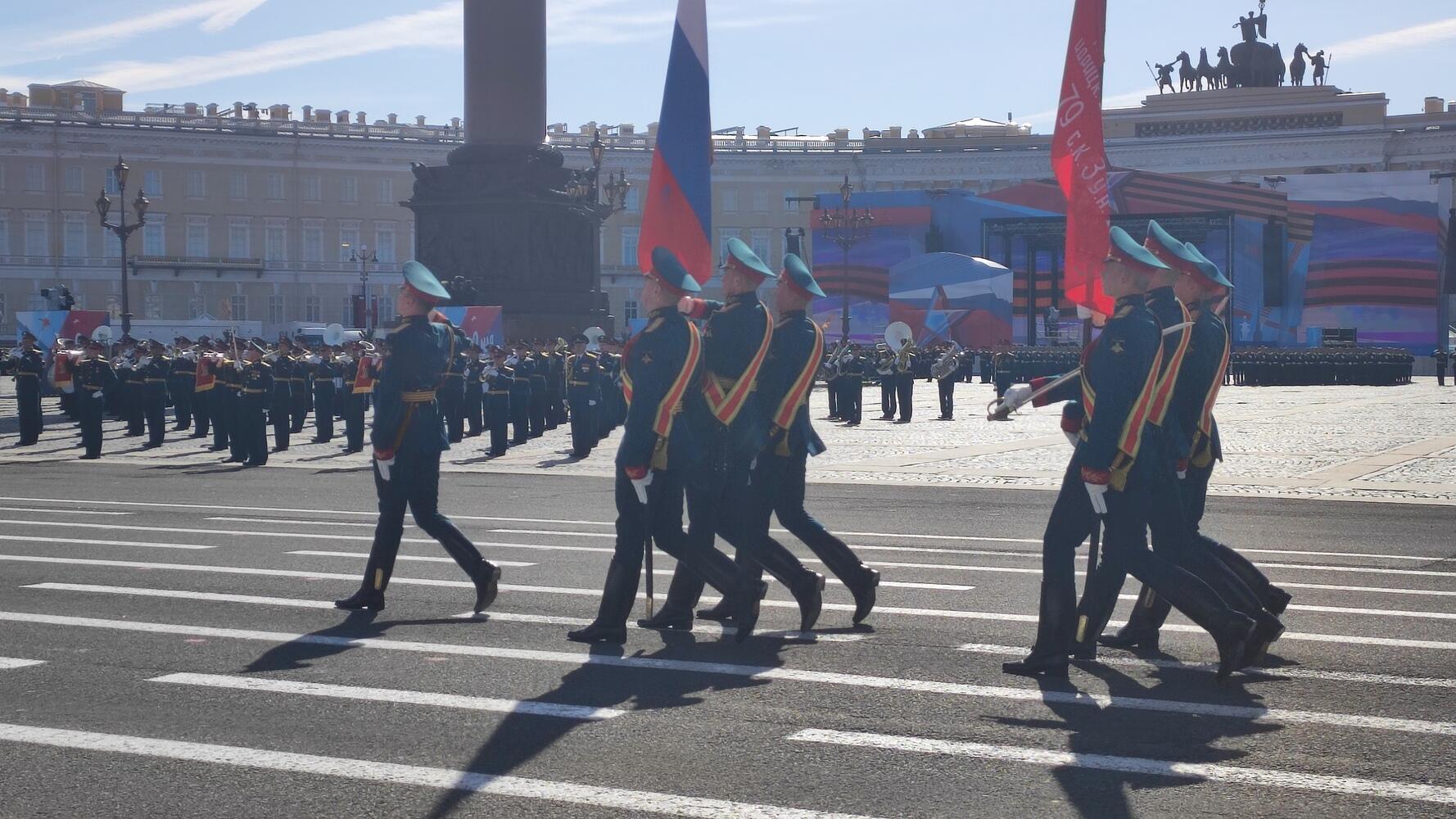 Парад в санкт петербурге 2024 трансляция. Парад Победы Питер 2023. Парад Победы СПБ. Первый парад Победы. Петербург 9 мая.