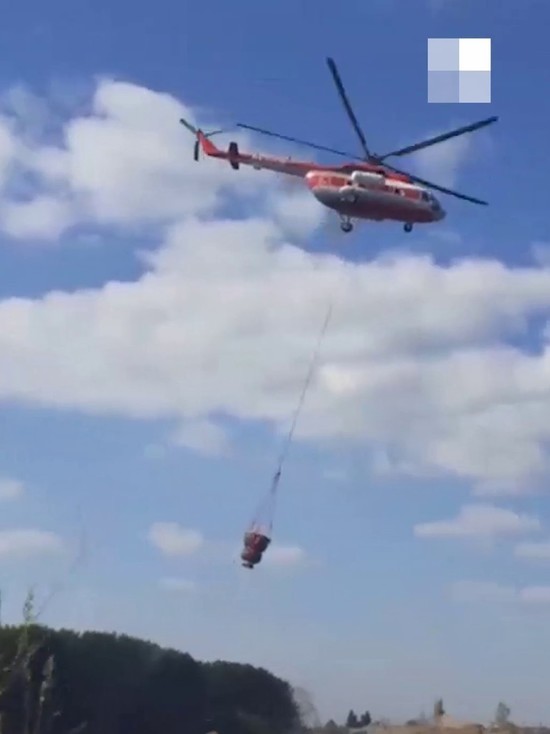 Два вертолета из Красноярска помогают потушить пожары в Свердловской области