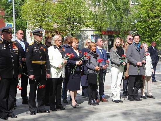 9 мая в Рязани возложили цветы к памятнику Фёдора Полетаева
