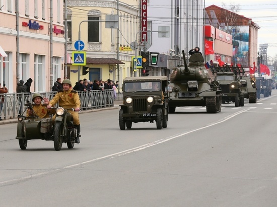 Архангельск вновь отметил День победы парадом ретро-техники