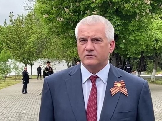 Аксенов поздравил крымчан с Днем Победы