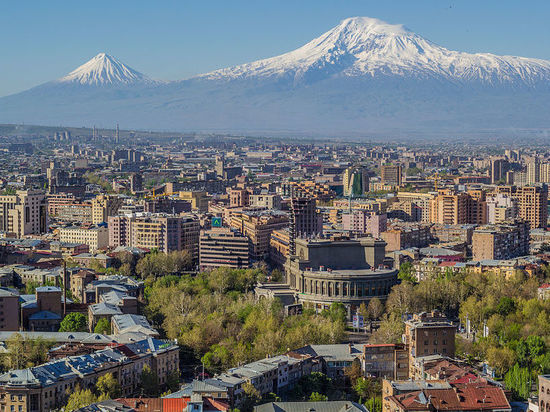 В столице Армении началось шествие "Бессмертного полка"
