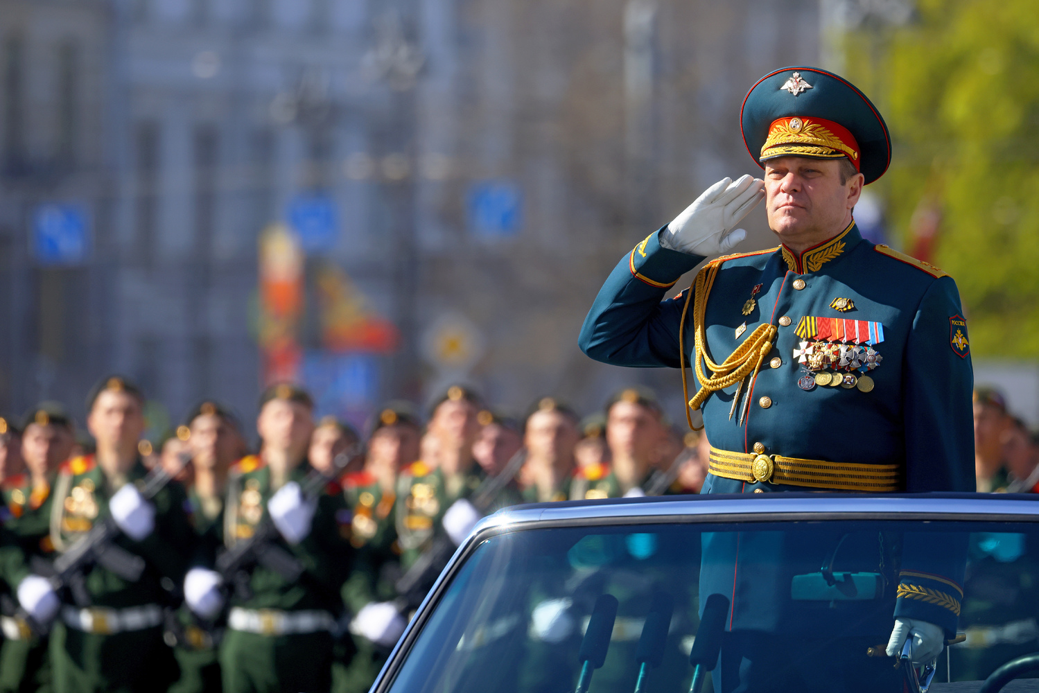 Парад Победы в лицах: кто 9 Мая посетил Дворцовую площадь