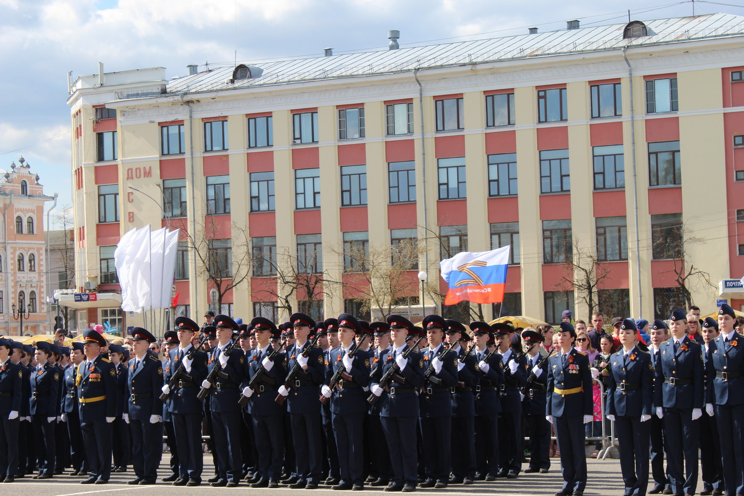 Торжественный марш, посвященный  78-й годовщине  Победы в Великой Отечественной войне, прошел в Вологде