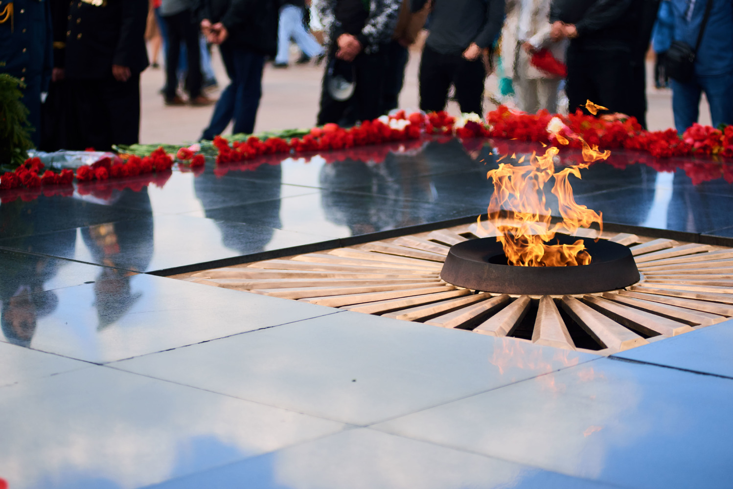 Коммунисты Нижегородской области почтили память у Вечного огня в Нижегородском Кремле