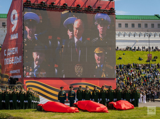 Парад Победы в Казани: Минниханов на «Победе», поздравления Президента России и колонна военной техники