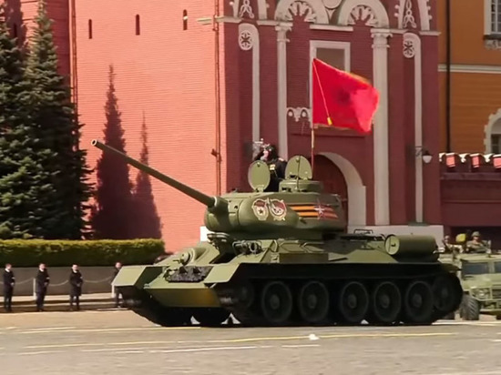 В Госдуме объяснили, почему в Параде Победы в Москве участвовал только один танк Т-34