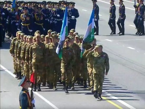 В параде в Уфе приняли участие бойцы батальонов имени Шаймуратова и Доставалова