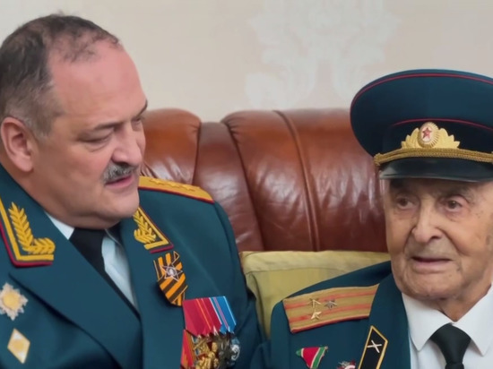 Глава Дагестана поздравил ветерана с Днём Победы