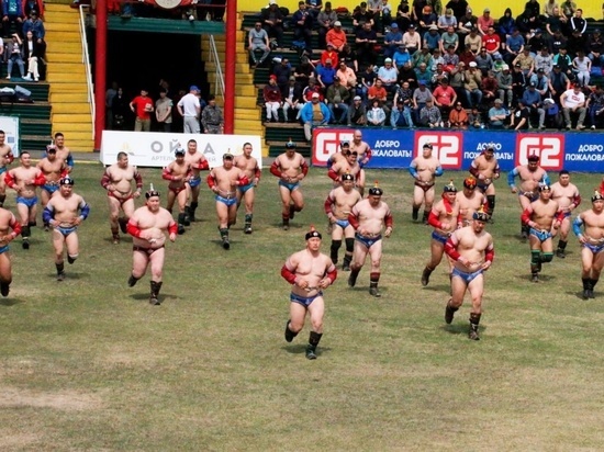 В столице Тувы 9 мая прошел турнир по национальной борьбе Хуреш