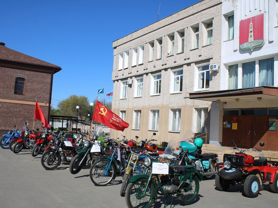 В Лежневе Ивановской области 9 мая прошла выставка ретромотоциклов