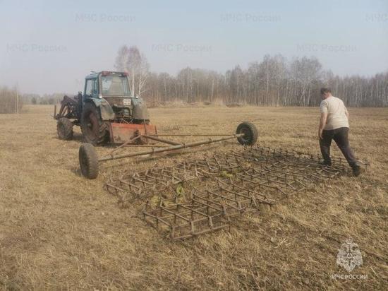 В Новосибирской области жителей деревни Мариинка эвакуировали из-за угрозы пожара 10 мая