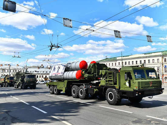 Ярославцам понравилась идея военного парада, который можно было наблюдать не только на центральной площади