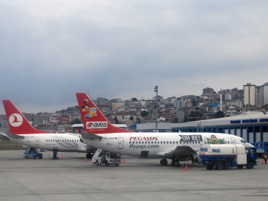 «Турпром»: в аэропортах турецких курортов узаконили «официальный грабеж» туристов